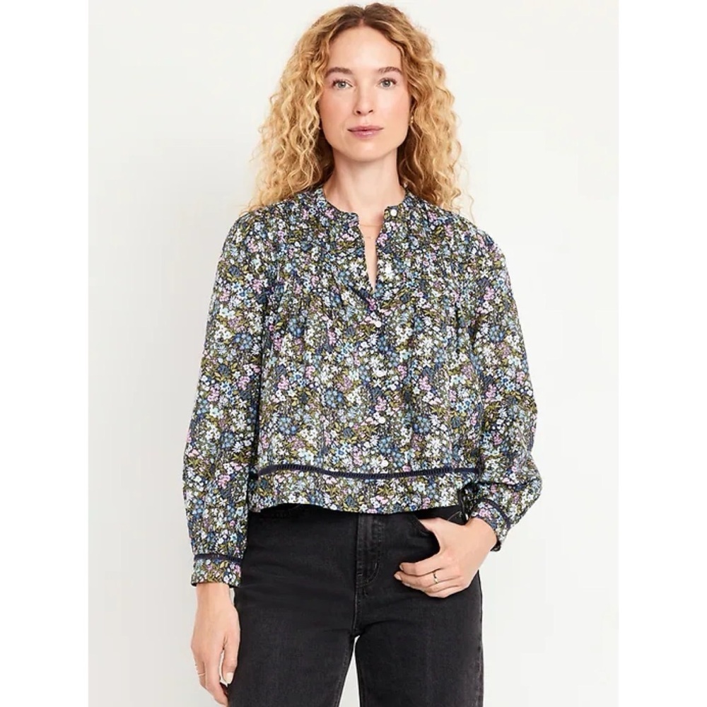 Old Navy Button Down Cropped Pintuck Floral Blouse